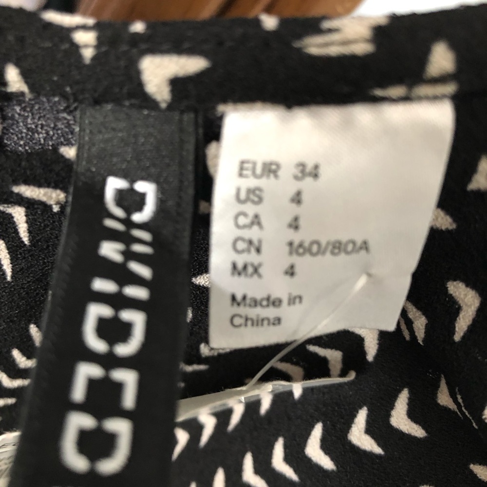 size 4 black and white dress never wore $15.00